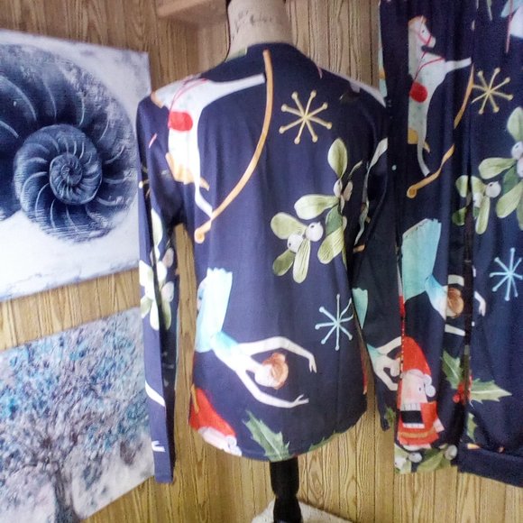 womens christmas mistletoe and nut cracker print pajama set - Picture 4 of 8